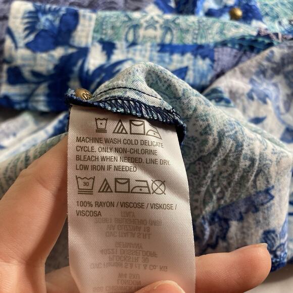 Susan Graver Passport Blue Floral Patchwork Top Size 1X - Picture 6 of 11